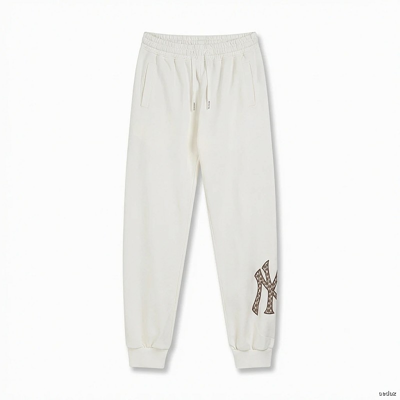 Fashionable white sweatpants of the MLB New York Yankees