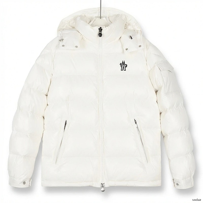 Moncler's classic and simple style white down jacket