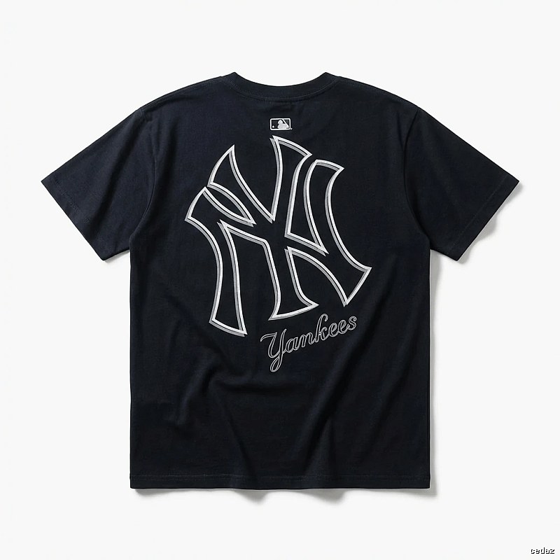 Simple-style black T-shirt of the MLB Yankees